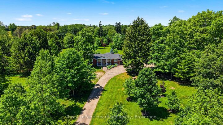 Property Photo: 1041 Howick Street ON N0G 2X0