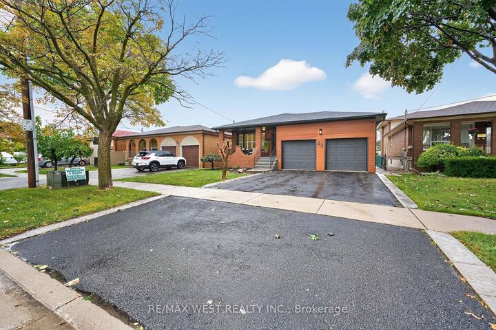 Property Photo: 43 St Georges Boulevard ON M9R 1X3
