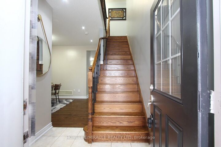 Property Photo: 11 Bluffmeadow Street ON L6P 3K3