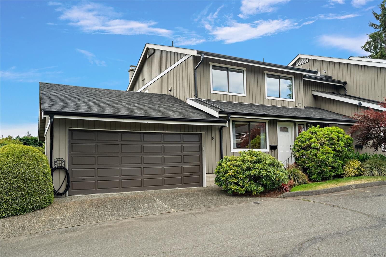 Property Photo: 1950 Cultra Ave #8 BC V8M 1Y9