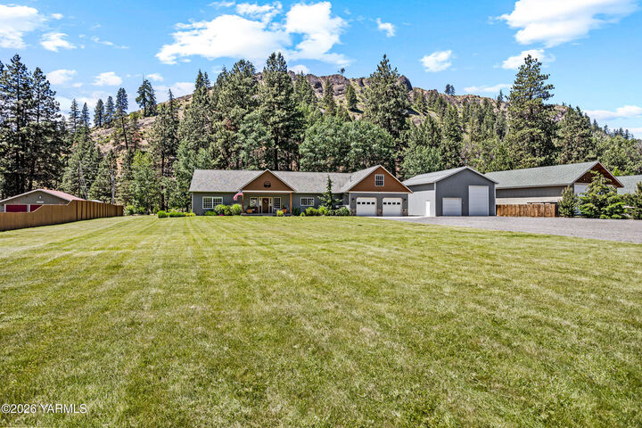 Property Photo:  280 Bedrock Ln  WA 98937 