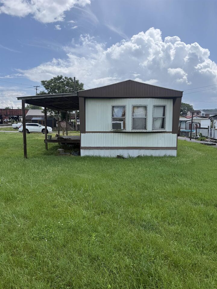 Property Photo: 3505 Railroad Street KY 41129