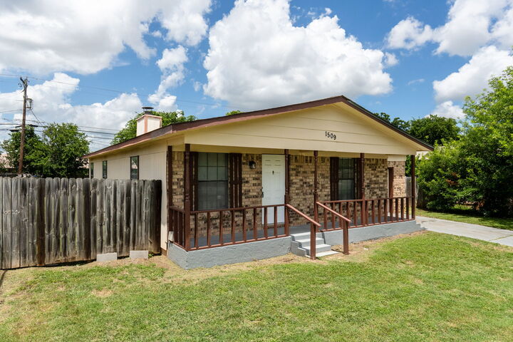 Property Photo: 1509 Anna Lee Drive TX 76549