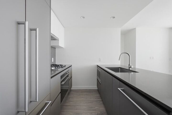 Property Photo:  2135 Springer Avenue 808  BC V5B 2Z6 