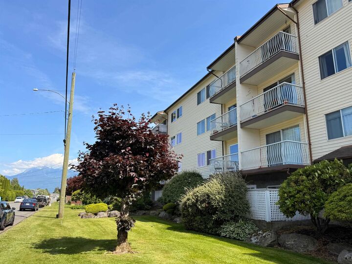 Property Photo: 46210 Margaret Avenue 7 BC V2P 2G9