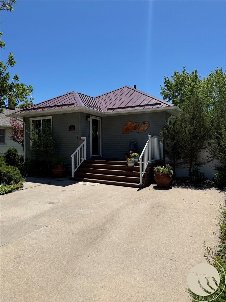Property Photo: 2116 8th Avenue N MT 59401