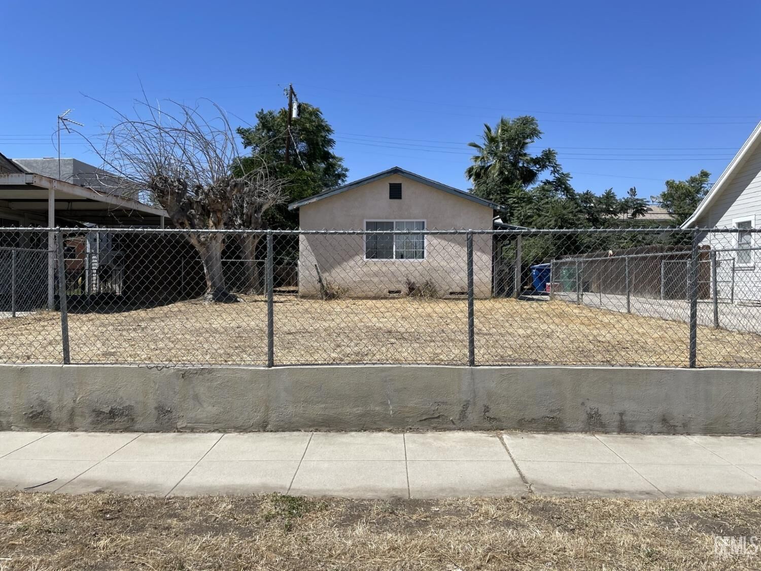 Property Photo: 414 El Tejon Avenue CA 93308