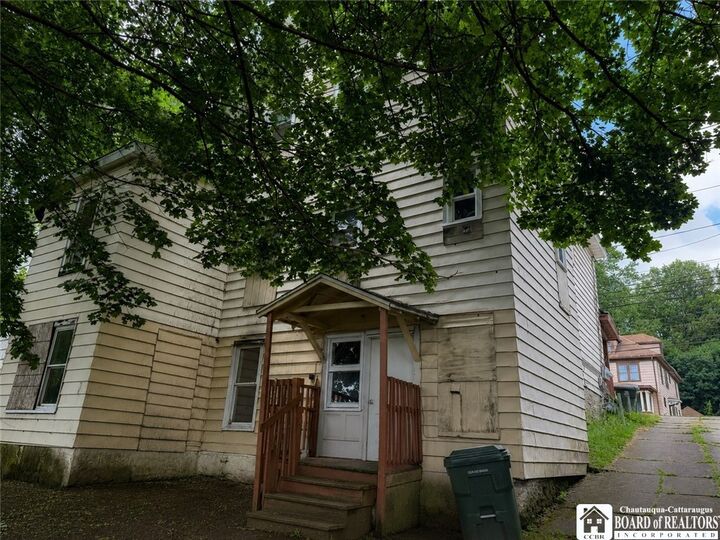 Property Photo:  840 E 2nd Street  NY 14701 