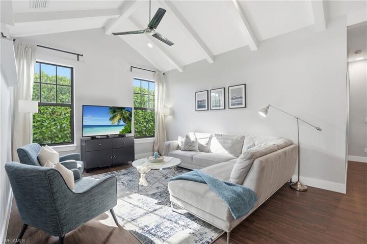 Property Photo: 1140 Jeronimo Dr FL 34103