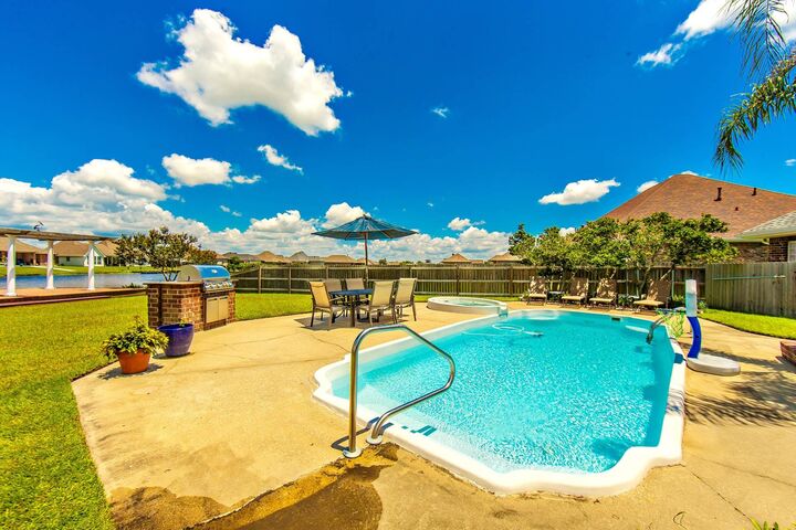 Property Photo: 300 Ravensaide Drive LA 70360