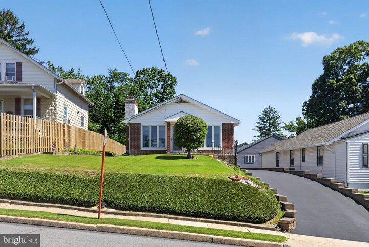 Property Photo:  2521 Franklin Avenue  PA 19008 