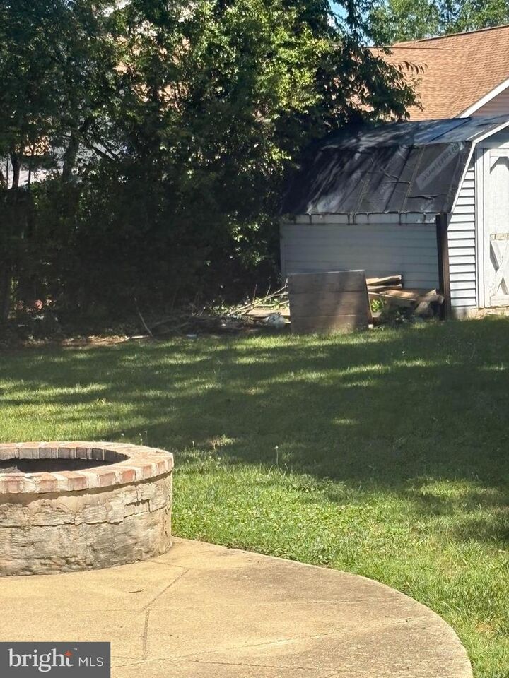 Property Photo: 6113 Pioneer Drive VA 22150
