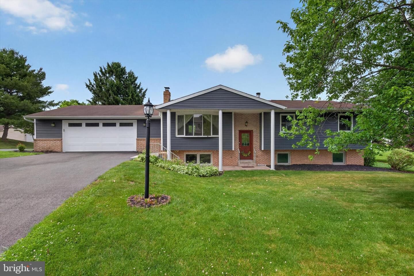 Property Photo:  807 Lancelot Avenue  PA 17055 
