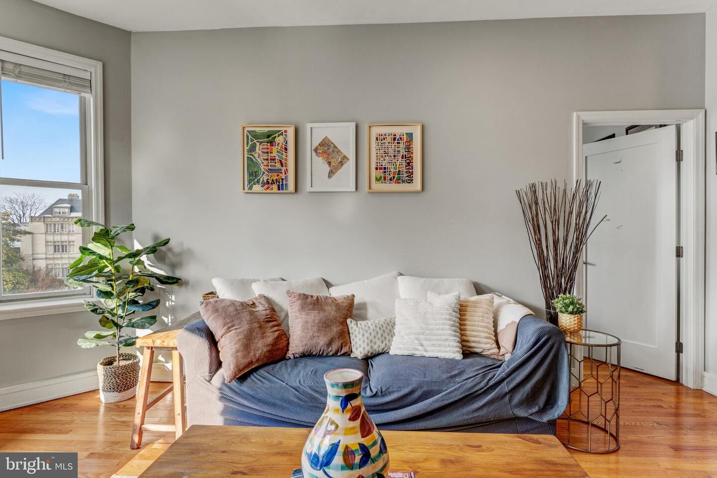 Property Photo: 1531 Park Road NW 6 DC 20010