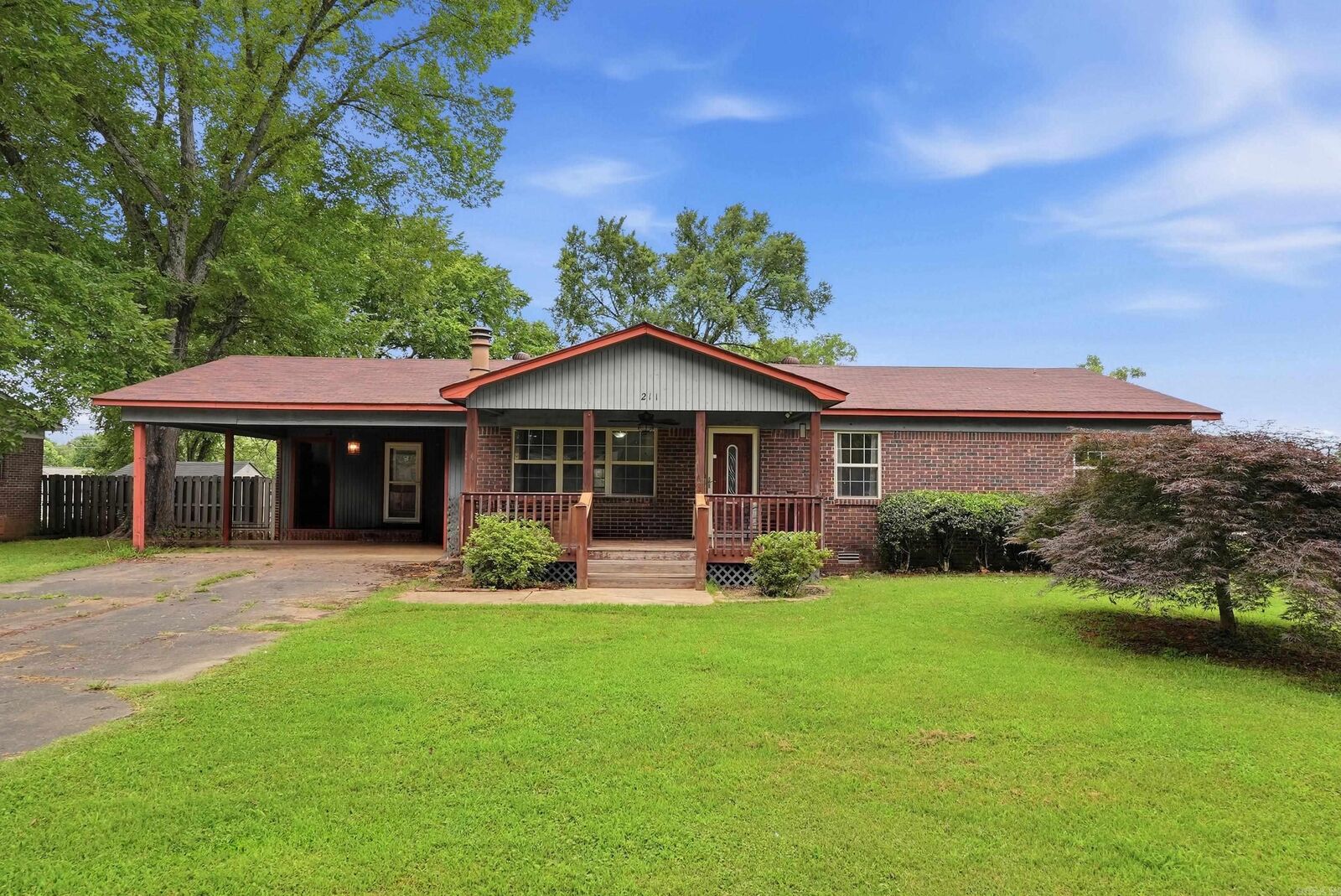 Property Photo: 211 Broadview Dr AR 71913