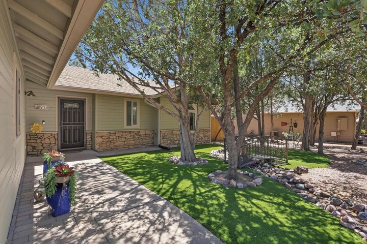 Property Photo:  913 W Country Lane  AZ 85541 