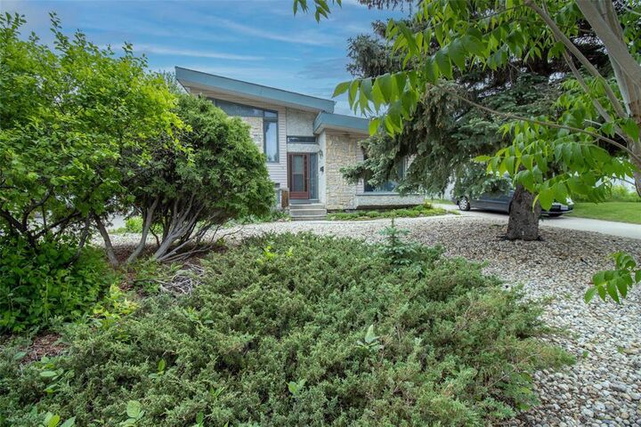 Property Photo:  118 Brentlawn Boulevard  MB R3T 4Z1 