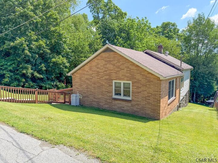 Property Photo: 316 Ivy Street PA 15945