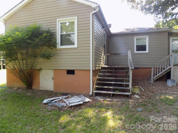 Property Photo:  308 S Vine Street  NC 28052 