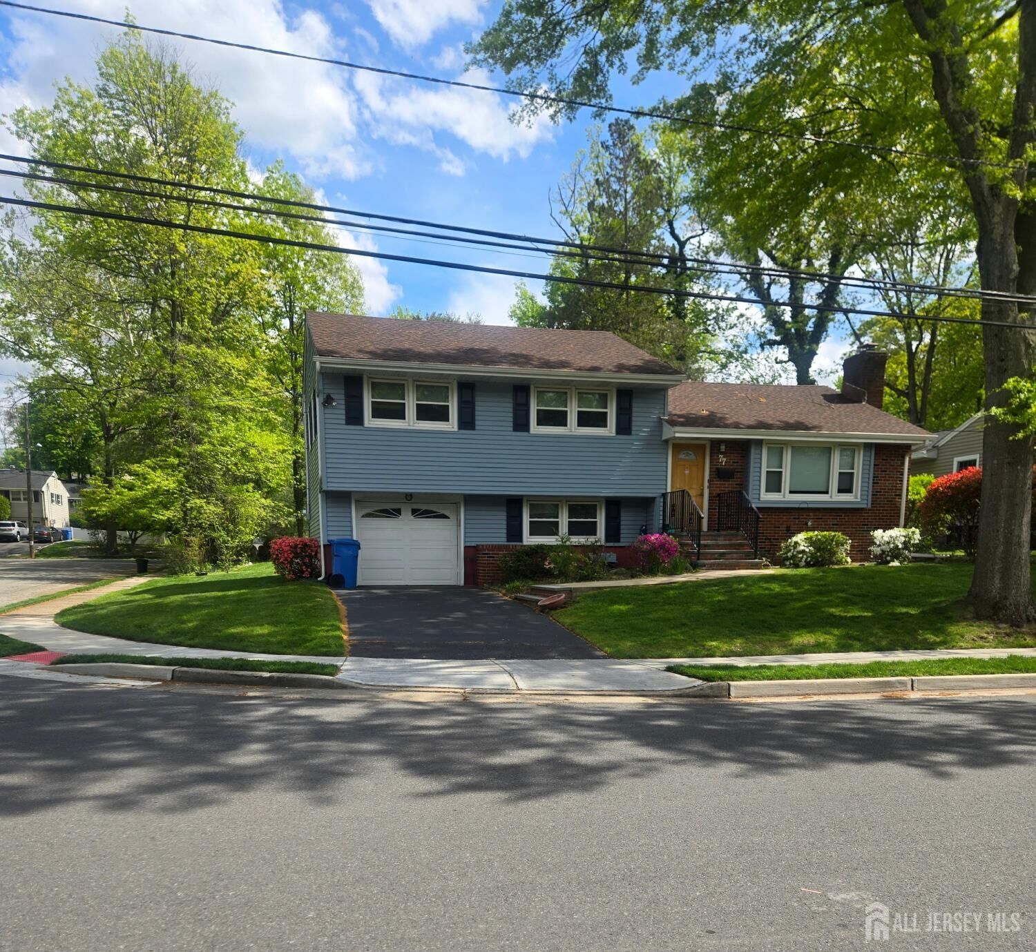 Property Photo:  77 Woodside Avenue  NJ 08840 