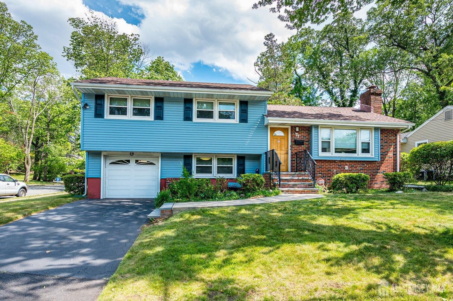 Property Photo:  77 Woodside Avenue  NJ 08840 