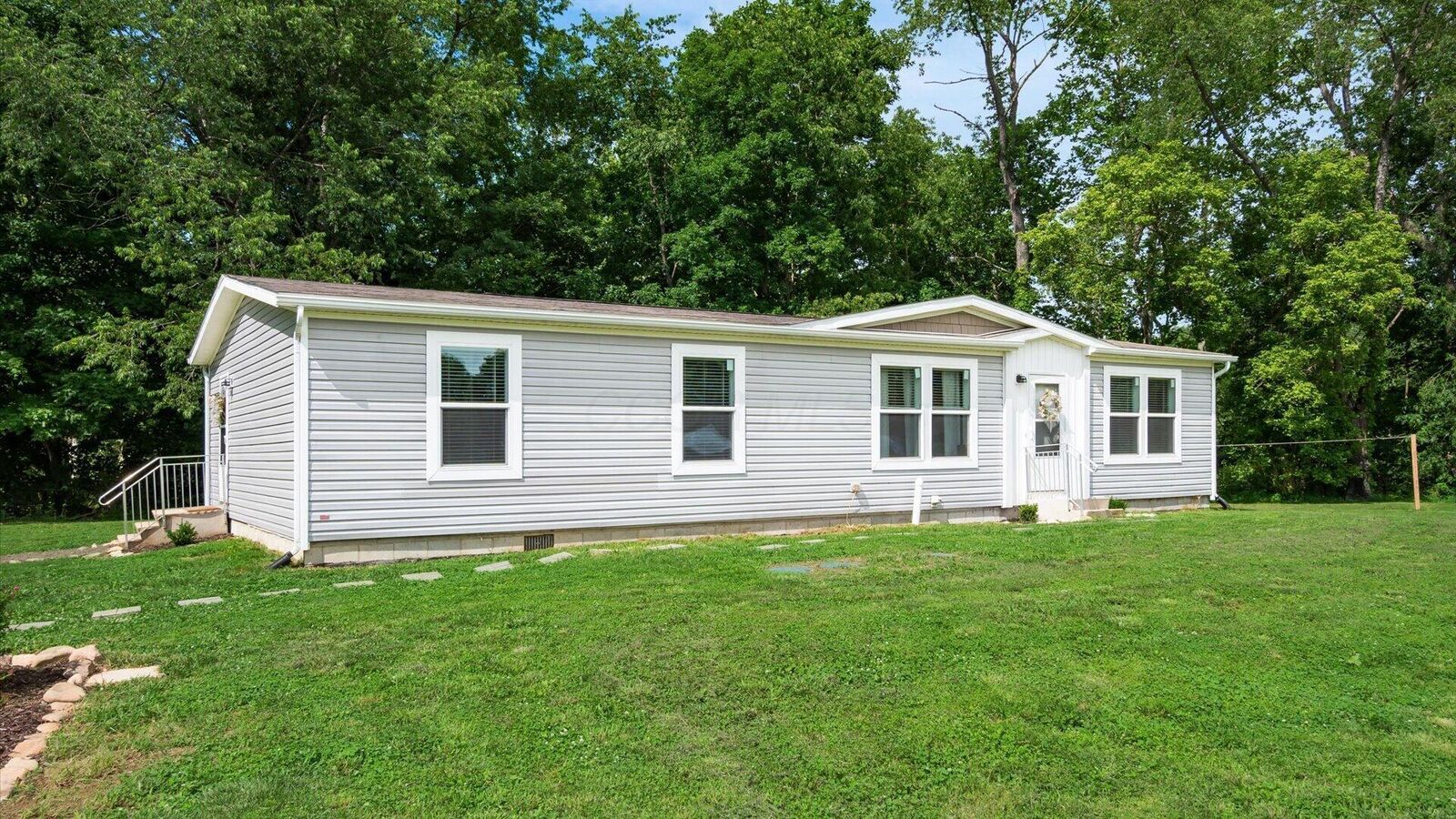 Property Photo: 400 N Vernon Avenue OH 43055