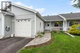 Property Photo: 120 Beckwith Street East 2 ON K7H 1E1