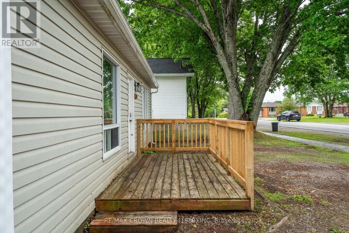 Property Photo:  400 Nipissing Street  ON P2B 3E3 