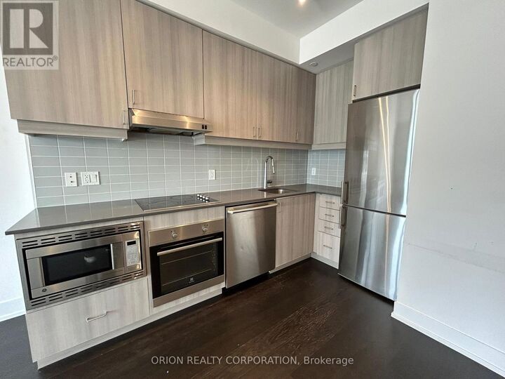 Property Photo: 7 Kenaston Gardens 707 ON M2K 0E9