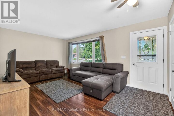 Property Photo:  182 Jarvis Street South  ON N0K 1W0 