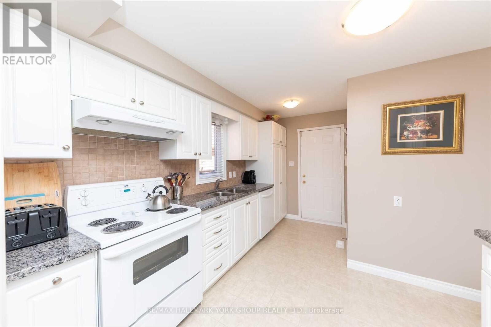 Property Photo: 22 Cashel Court ON L4G 6R8