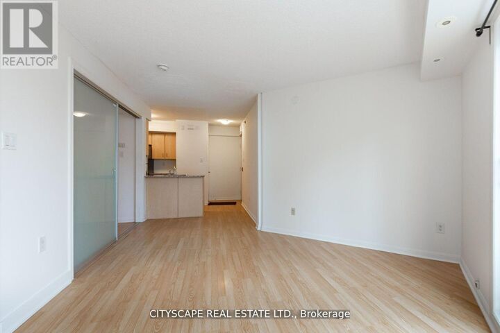 Property Photo:  80 Joe Shuster Way 1704  ON M5G 2M4 