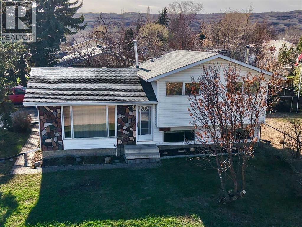 Property Photo: 9714 77 Avenue AB T8S 1C9
