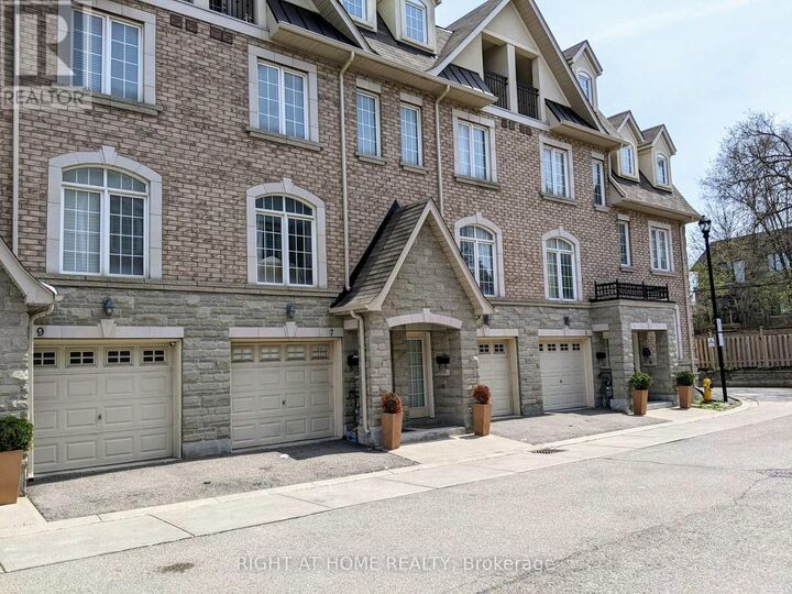 Property Photo: 3 Hayes Lane ON M2N 0E7
