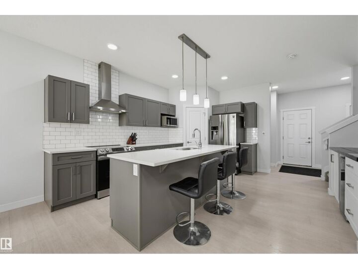Property Photo:  918 Daniels Lo SW  AB T6W 4C8 