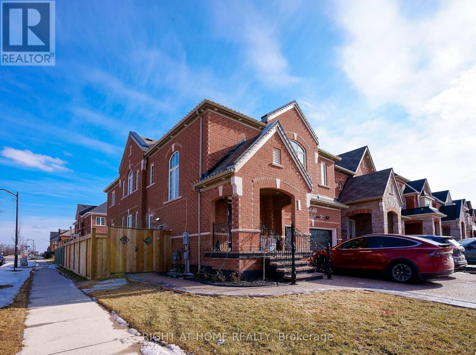Property Photo: 440 Downes Jackson Heights Bsmt ON L9T 8V7