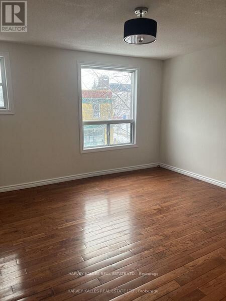 Property Photo:  916 Bloor Street West Upper  ON M6H 1L1 