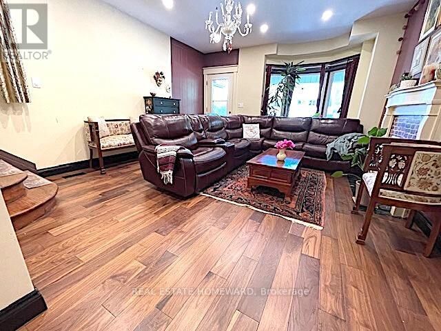 Property Photo:  29 Appleton Avenue  ON M6E 3A4 
