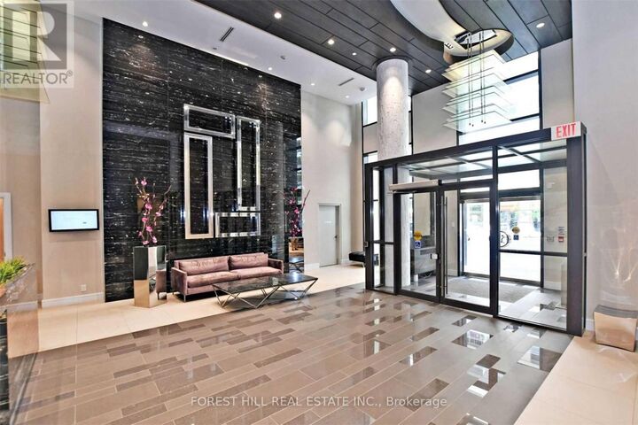 Property Photo:  9201 Yonge Street NW 208  ON L4C 6Z2 