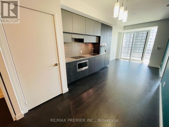 Property Photo:  8 Eglinton Avenue East 4301  ON M4P 0C1 