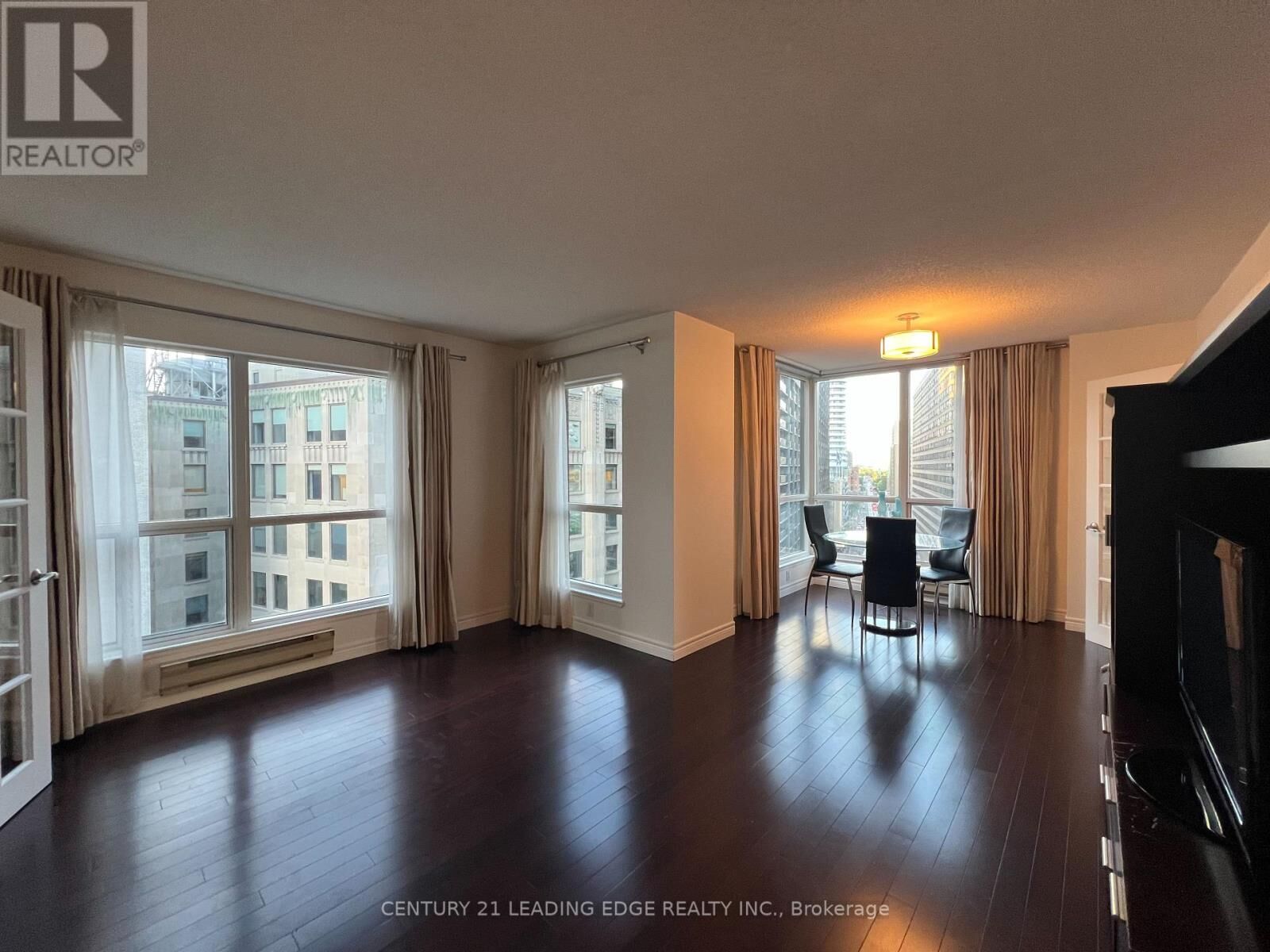 Property Photo:  7 Carlton Street 1115  ON M5B 2M3 