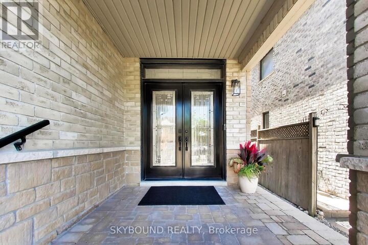 Property Photo: 3890 McDowell Drive ON L5M 6P2