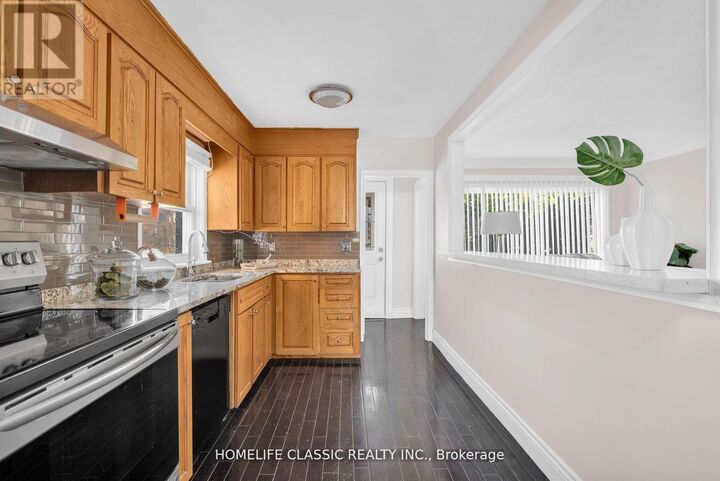Property Photo: 54 South Woodrow Boulevard ON M1N 3L6