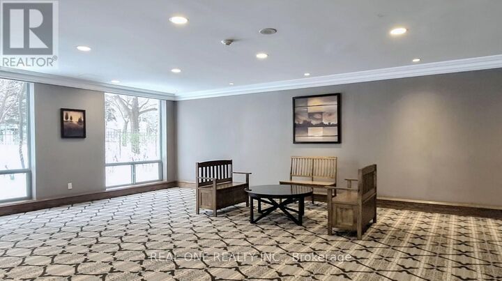 Property Photo:  8 Pemberton Avenue Uph06  ON M2M 4K8 