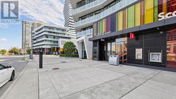 Property Photo: 3900 Confederation Parkway 518 ON L5B 0M3