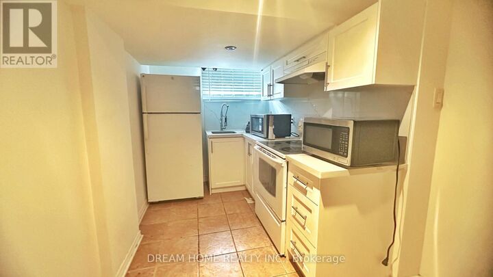 Property Photo:  83 Cornwallis Drive Bm Unit#B  ON M1P 1H6 