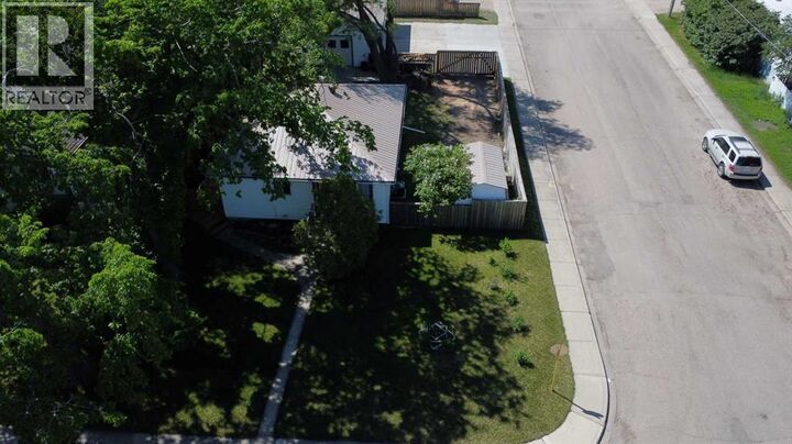 Property Photo: 31 Spruce Avenue West AB T1R 0A2