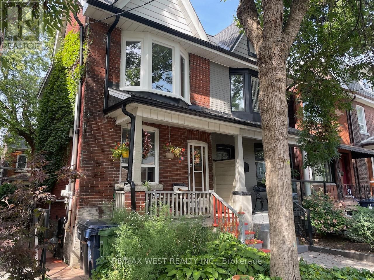 Property Photo:  76 Bellwoods Avenue  ON M6J 2P4 