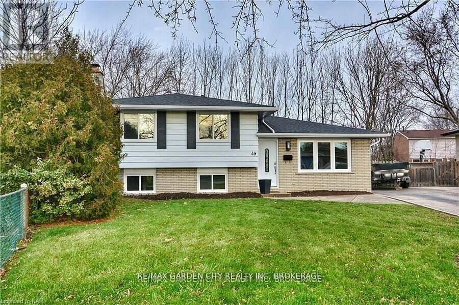 Property Photo:  49 Bendingroad Crescent Main  ON L2N 5R4 