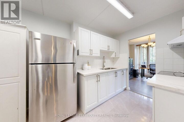 Property Photo:  2 Glamorgan Avenue 212  ON M1P 2M8 